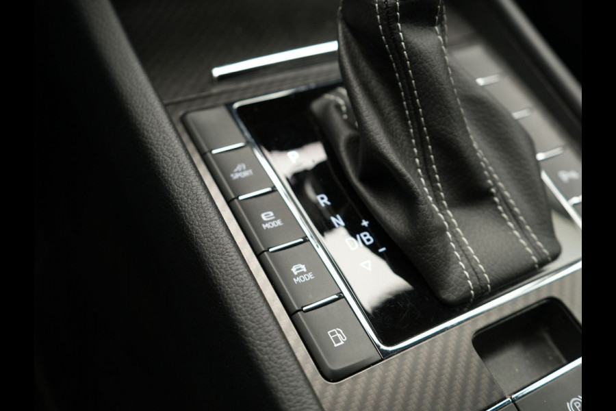 Škoda Superb Combi 1.4 TSI iV Sportline Plug In Hybrid 218pk PHEV | Trekhaak af Fabriek | Adaptive Cruise | Alcantara RS Sportstoelen Verwarmd | Canton Audio | 19"L.M |  | Chrystal LED | Virtual |