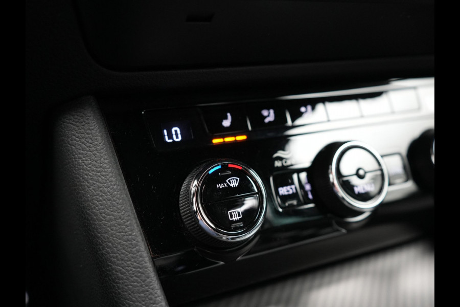 Škoda Superb Combi 1.4 TSI iV Sportline Plug In Hybrid 218pk PHEV | Trekhaak af Fabriek | Adaptive Cruise | Alcantara RS Sportstoelen Verwarmd | Canton Audio | 19"L.M |  | Chrystal LED | Virtual |