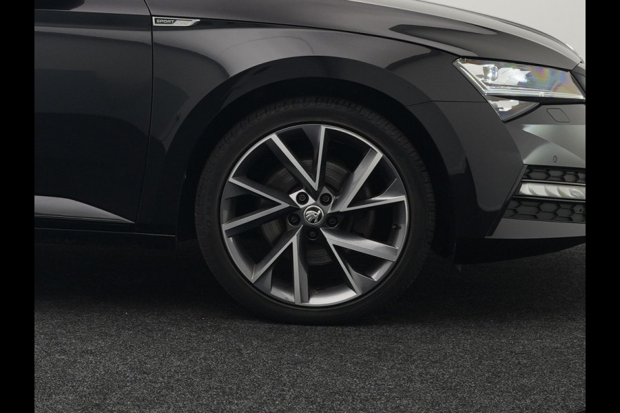 Škoda Superb Combi 1.4 TSI iV Sportline Plug In Hybrid 218pk PHEV | Trekhaak af Fabriek | Adaptive Cruise | Alcantara RS Sportstoelen Verwarmd | Canton Audio | 19"L.M |  | Chrystal LED | Virtual |