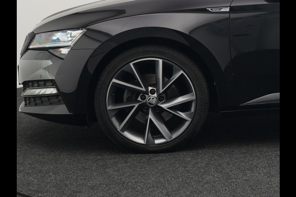 Škoda Superb Combi 1.4 TSI iV Sportline Plug In Hybrid 218pk PHEV | Trekhaak af Fabriek | Adaptive Cruise | Alcantara RS Sportstoelen Verwarmd | Canton Audio | 19"L.M |  | Chrystal LED | Virtual |
