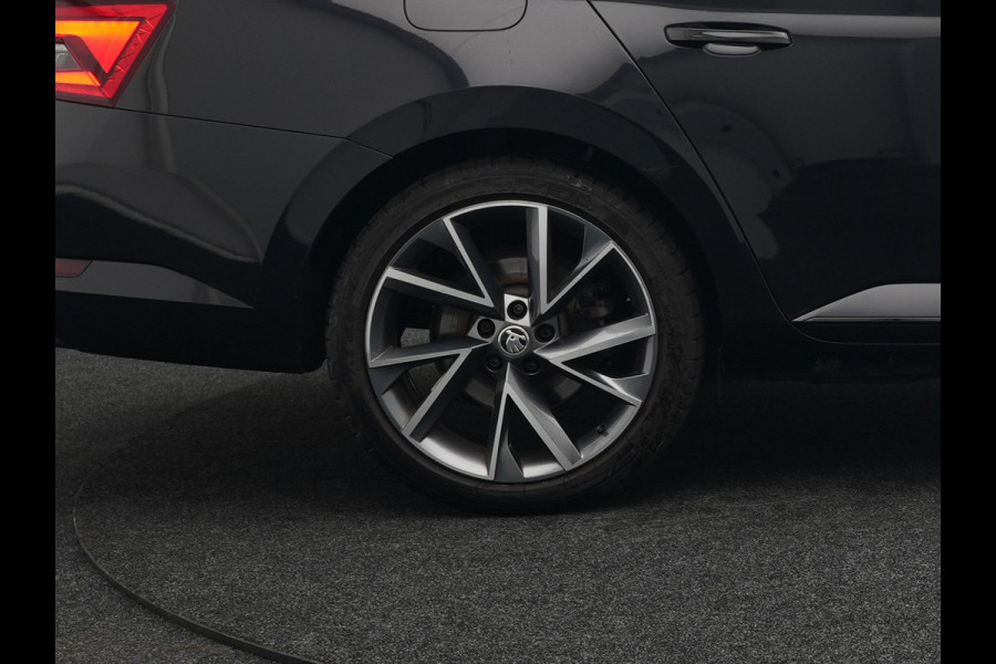 Škoda Superb Combi 1.4 TSI iV Sportline Plug In Hybrid 218pk PHEV | Trekhaak af Fabriek | Adaptive Cruise | Alcantara RS Sportstoelen Verwarmd | Canton Audio | 19"L.M |  | Chrystal LED | Virtual |