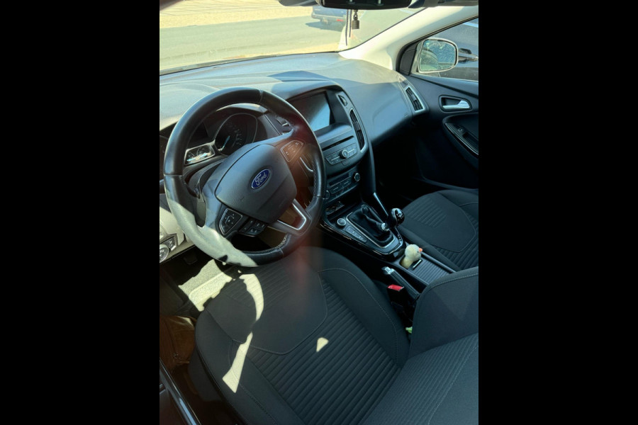 Ford Focus 1.0 Titanium 125pk | Navigatie | Trekhaak