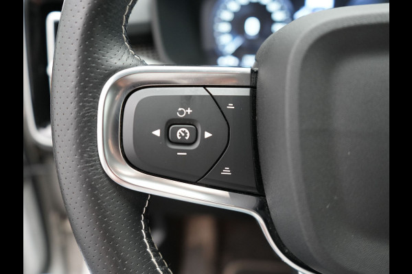 Volvo XC40 T5 Recharge R-Design Plug In Hybrid 261pk Dealer O.H. PHEV | Panodak | Alcantara Sportstoelen | Adaptive Cruise | Pilot Assist | Navigatie | Camera | DAB | Stoel & Stuurverwarming | L.M. 20" |