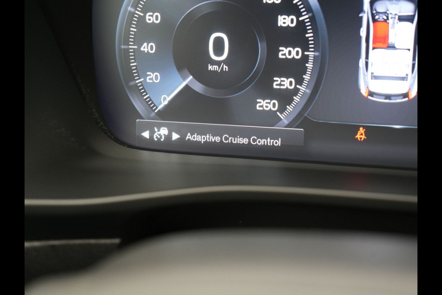 Volvo XC40 T5 Recharge R-Design Plug In Hybrid 261pk Dealer O.H. PHEV | Panodak | Alcantara Sportstoelen | Adaptive Cruise | Pilot Assist | Navigatie | Camera | DAB | Stoel & Stuurverwarming | L.M. 20" |