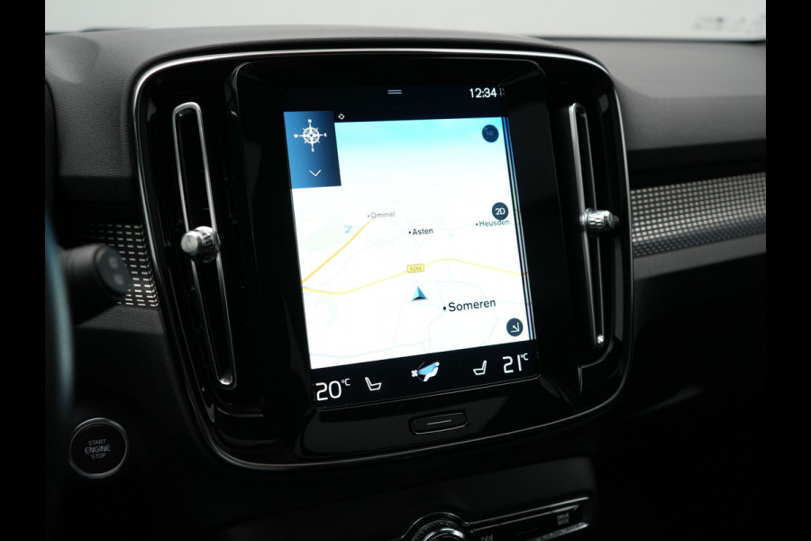 Volvo XC40 T5 Recharge R-Design Plug In Hybrid 261pk Dealer O.H. PHEV | Panodak | Alcantara Sportstoelen | Adaptive Cruise | Pilot Assist | Navigatie | Camera | DAB | Stoel & Stuurverwarming | L.M. 20" |