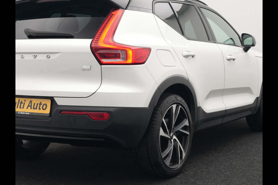 Volvo XC40 T5 Recharge R-Design Plug In Hybrid 261pk Dealer O.H. PHEV | Panodak | Alcantara Sportstoelen | Adaptive Cruise | Pilot Assist | Navigatie | Camera | DAB | Stoel & Stuurverwarming | L.M. 20" |