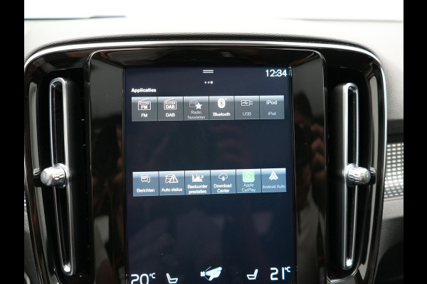 Volvo XC40 T5 Recharge R-Design Plug In Hybrid 261pk Dealer O.H. PHEV | Panodak | Alcantara Sportstoelen | Adaptive Cruise | Pilot Assist | Navigatie | Camera | DAB | Stoel & Stuurverwarming | L.M. 20" |