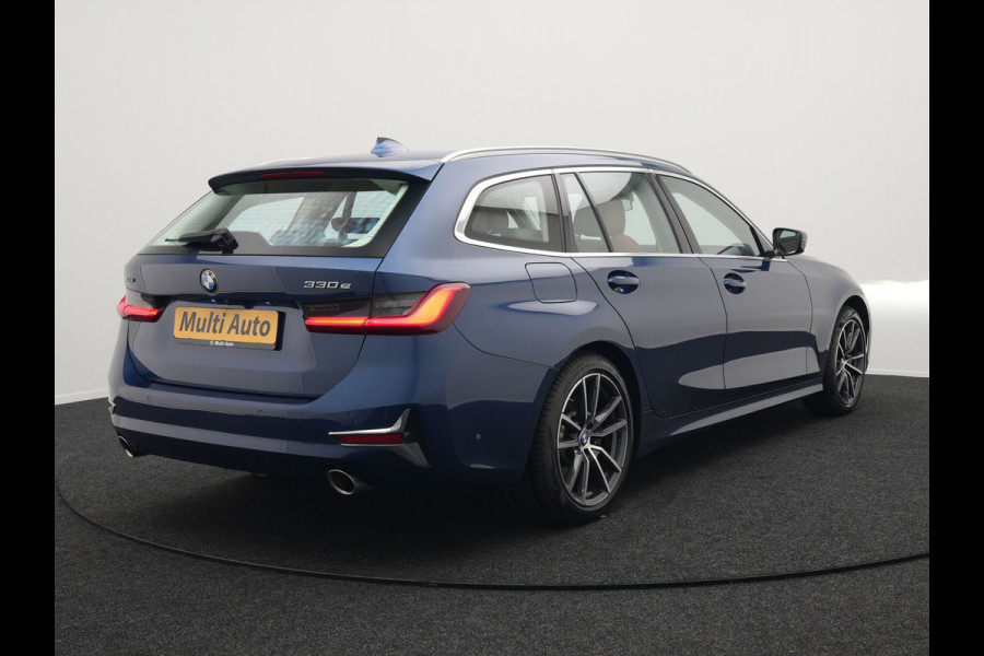 BMW 3 Serie Touring 330e xDrive Luxury Line Plug In Hybrid 293pk PHEV | Panodak | Trekhaak af Fabriek | Laser LED | Head Up | Adaptive Onderstel | Harman Kardon | Camera | Keyless |