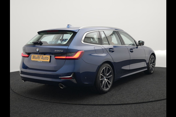 BMW 3 Serie Touring 330e xDrive Luxury Line Plug In Hybrid 293pk PHEV | Panodak | Trekhaak af Fabriek | Laser LED | Head Up | Adaptive Onderstel | Harman Kardon | Camera | Keyless |