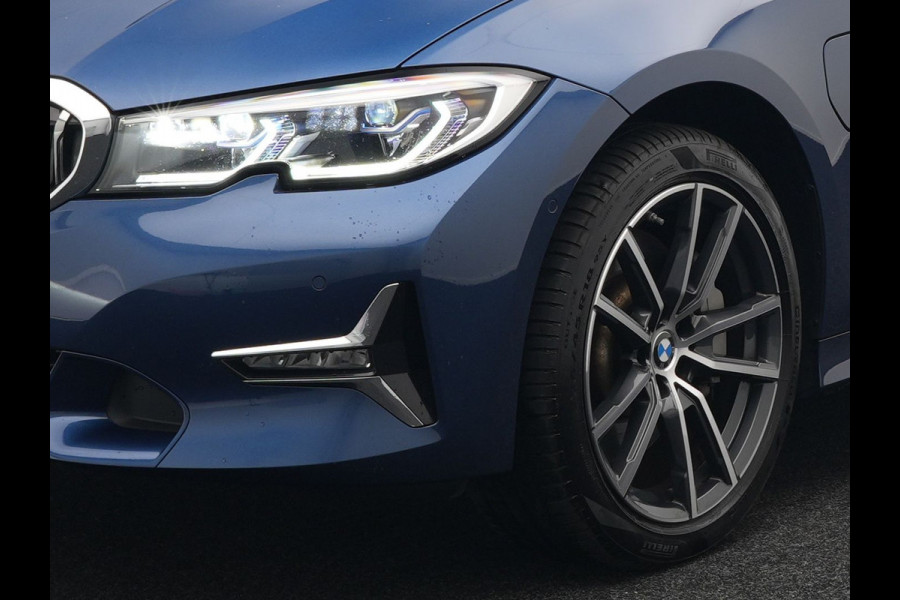 BMW 3 Serie Touring 330e xDrive Luxury Line Plug In Hybrid 293pk PHEV | Panodak | Trekhaak af Fabriek | Laser LED | Head Up | Adaptive Onderstel | Harman Kardon | Camera | Keyless |