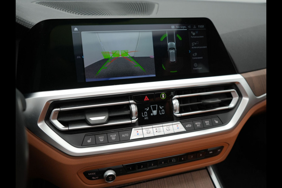 BMW 3 Serie Touring 330e xDrive Luxury Line Plug In Hybrid 293pk PHEV | Panodak | Trekhaak af Fabriek | Laser LED | Head Up | Adaptive Onderstel | Harman Kardon | Camera | Keyless |
