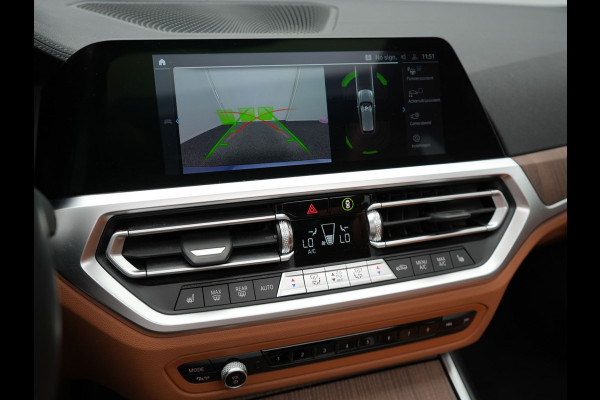 BMW 3 Serie Touring 330e xDrive Luxury Line Plug In Hybrid 293pk PHEV | Panodak | Trekhaak af Fabriek | Laser LED | Head Up | Adaptive Onderstel | Harman Kardon | Camera | Keyless |