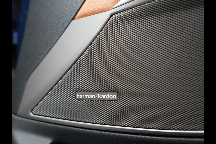 BMW 3 Serie Touring 330e xDrive Luxury Line Plug In Hybrid 293pk PHEV | Panodak | Trekhaak af Fabriek | Laser LED | Head Up | Adaptive Onderstel | Harman Kardon | Camera | Keyless |