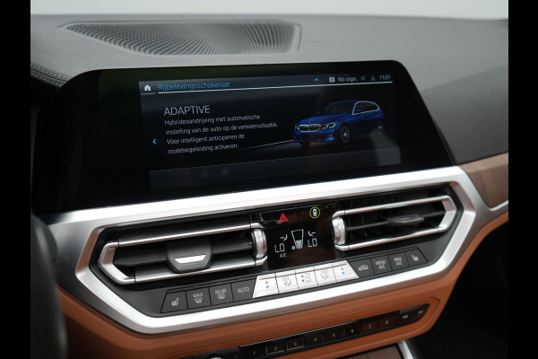 BMW 3 Serie Touring 330e xDrive Luxury Line Plug In Hybrid 293pk PHEV | Panodak | Trekhaak af Fabriek | Laser LED | Head Up | Adaptive Onderstel | Harman Kardon | Camera | Keyless |