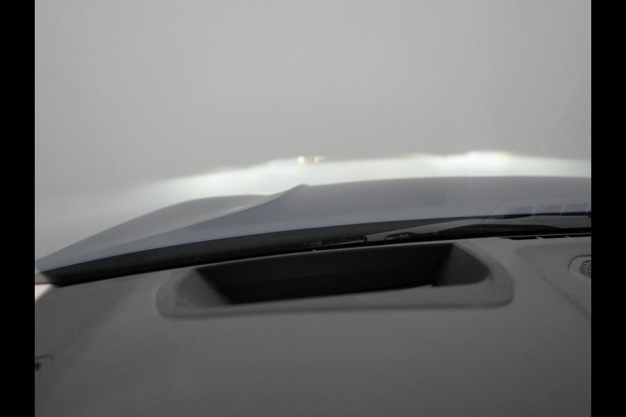 BMW 3 Serie Touring 330e xDrive Luxury Line Plug In Hybrid 293pk PHEV | Panodak | Trekhaak af Fabriek | Laser LED | Head Up | Adaptive Onderstel | Harman Kardon | Camera | Keyless |