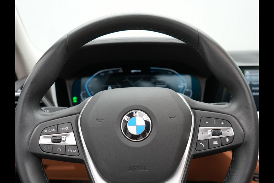 BMW 3 Serie Touring 330e xDrive Luxury Line Plug In Hybrid 293pk PHEV | Panodak | Trekhaak af Fabriek | Laser LED | Head Up | Adaptive Onderstel | Harman Kardon | Camera | Keyless |