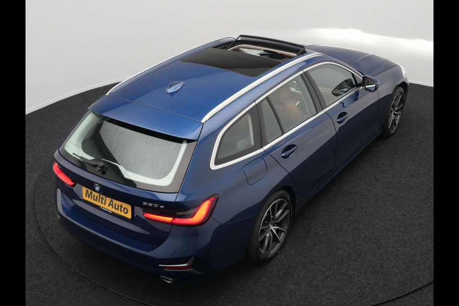BMW 3 Serie Touring 330e xDrive Luxury Line Plug In Hybrid 293pk PHEV | Panodak | Trekhaak af Fabriek | Laser LED | Head Up | Adaptive Onderstel | Harman Kardon | Camera | Keyless |