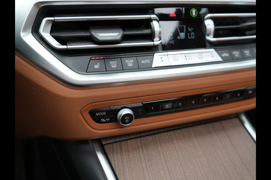BMW 3 Serie Touring 330e xDrive Luxury Line Plug In Hybrid 293pk PHEV | Panodak | Trekhaak af Fabriek | Laser LED | Head Up | Adaptive Onderstel | Harman Kardon | Camera | Keyless |