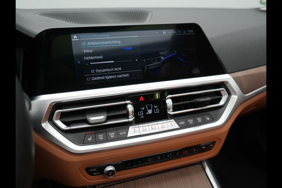 BMW 3 Serie Touring 330e xDrive Luxury Line Plug In Hybrid 293pk PHEV | Panodak | Trekhaak af Fabriek | Laser LED | Head Up | Adaptive Onderstel | Harman Kardon | Camera | Keyless |