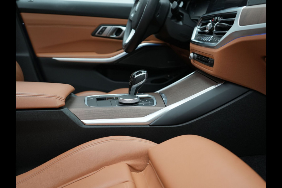 BMW 3 Serie Touring 330e xDrive Luxury Line Plug In Hybrid 293pk PHEV | Panodak | Trekhaak af Fabriek | Laser LED | Head Up | Adaptive Onderstel | Harman Kardon | Camera | Keyless |