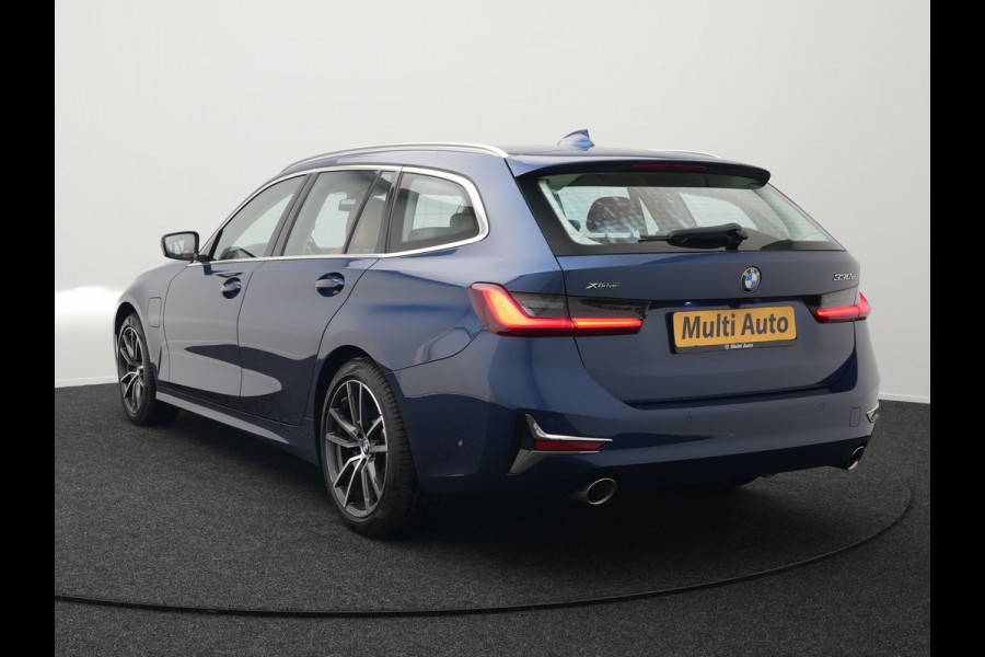 BMW 3 Serie Touring 330e xDrive Luxury Line Plug In Hybrid 293pk PHEV | Panodak | Trekhaak af Fabriek | Laser LED | Head Up | Adaptive Onderstel | Harman Kardon | Camera | Keyless |