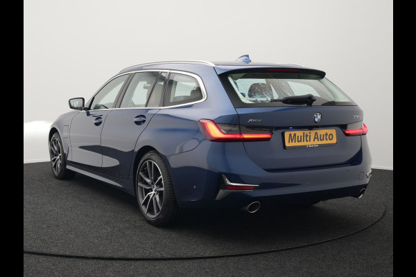 BMW 3 Serie Touring 330e xDrive Luxury Line Plug In Hybrid 293pk PHEV | Panodak | Trekhaak af Fabriek | Laser LED | Head Up | Adaptive Onderstel | Harman Kardon | Camera | Keyless |