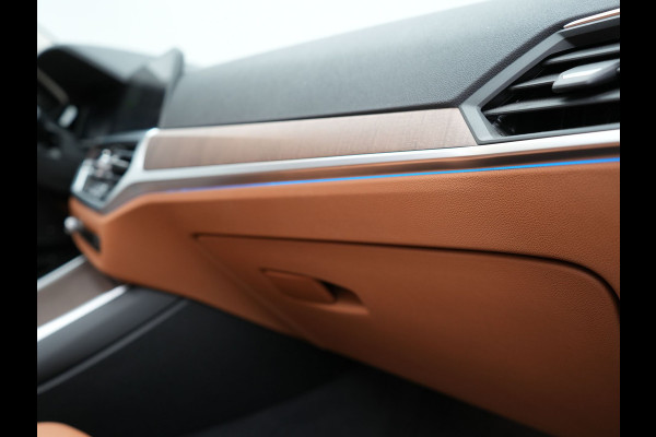 BMW 3 Serie Touring 330e xDrive Luxury Line Plug In Hybrid 293pk PHEV | Panodak | Trekhaak af Fabriek | Laser LED | Head Up | Adaptive Onderstel | Harman Kardon | Camera | Keyless |