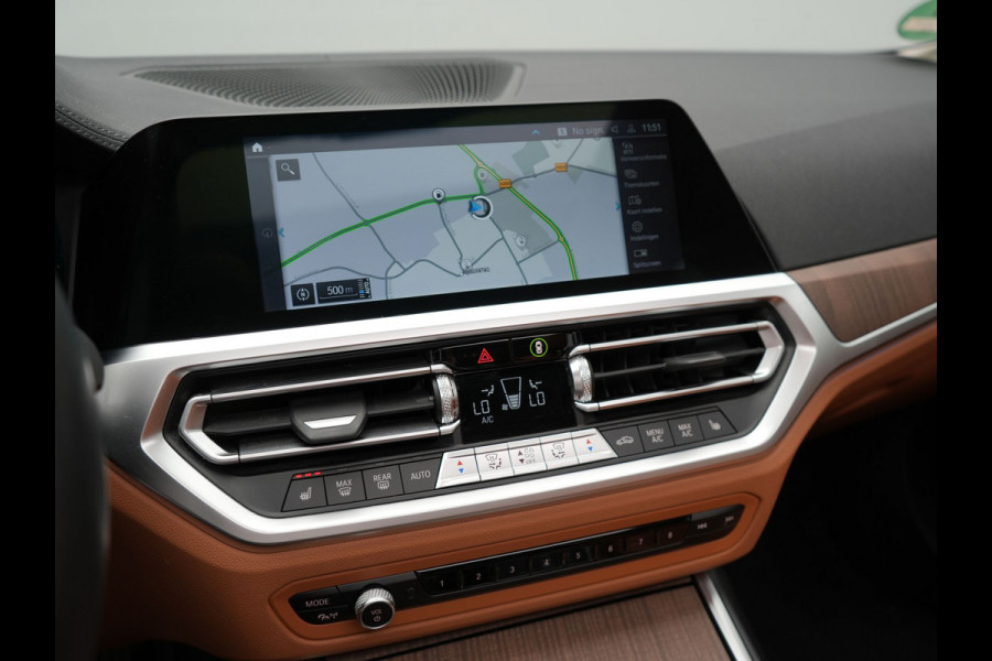 BMW 3 Serie Touring 330e xDrive Luxury Line Plug In Hybrid 293pk PHEV | Panodak | Trekhaak af Fabriek | Laser LED | Head Up | Adaptive Onderstel | Harman Kardon | Camera | Keyless |