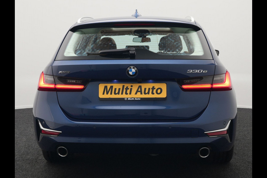 BMW 3 Serie Touring 330e xDrive Luxury Line Plug In Hybrid 293pk PHEV | Panodak | Trekhaak af Fabriek | Laser LED | Head Up | Adaptive Onderstel | Harman Kardon | Camera | Keyless |
