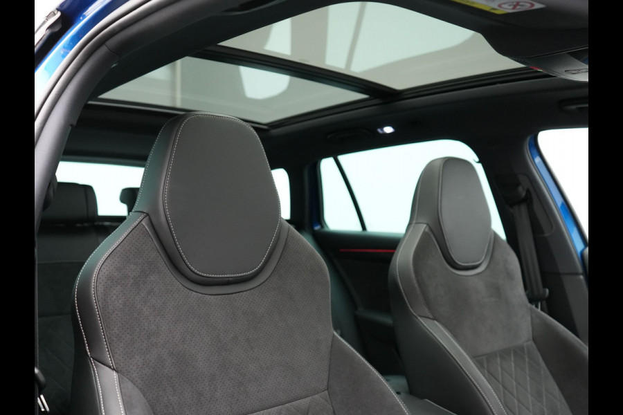 Škoda Superb Combi 1.4 TSI iV Sportline Business Plug In Hybrid 218pk PHEV | Panodak | Trekhaak af Fabriek | Alcantara Sportstoelen Memory | Adaptive Cruise | Crystal LED | Sfeerverlichting | Virtual | Navigatie | Apple Carplay | Stoelverwarming | DAB |