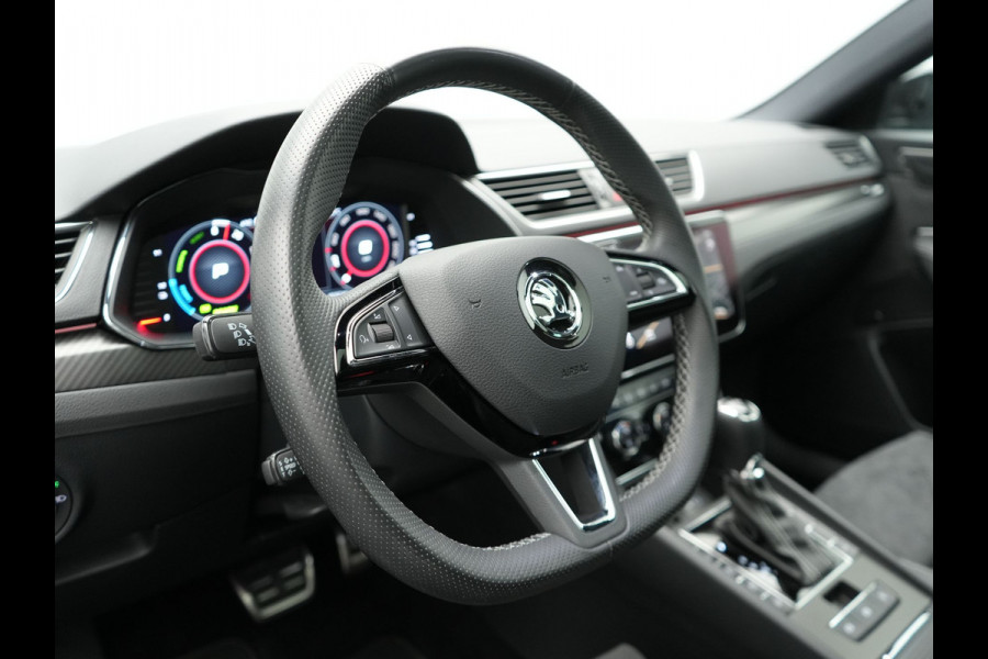 Škoda Superb Combi 1.4 TSI iV Sportline Business Plug In Hybrid 218pk PHEV | Panodak | Trekhaak af Fabriek | Alcantara Sportstoelen Memory | Adaptive Cruise | Crystal LED | Sfeerverlichting | Virtual | Navigatie | Apple Carplay | Stoelverwarming | DAB |