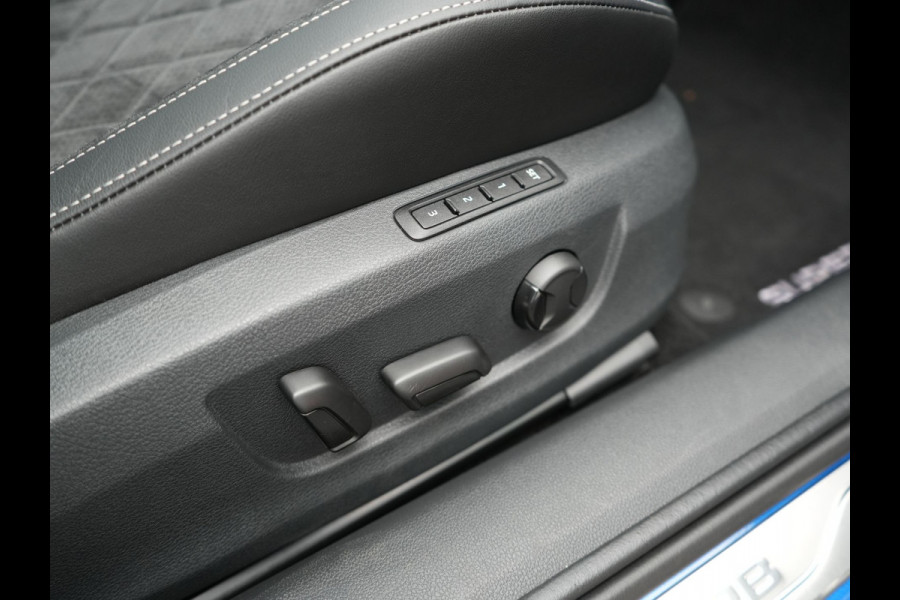 Škoda Superb Combi 1.4 TSI iV Sportline Business Plug In Hybrid 218pk PHEV | Panodak | Trekhaak af Fabriek | Alcantara Sportstoelen Memory | Adaptive Cruise | Crystal LED | Sfeerverlichting | Virtual | Navigatie | Apple Carplay | Stoelverwarming | DAB |