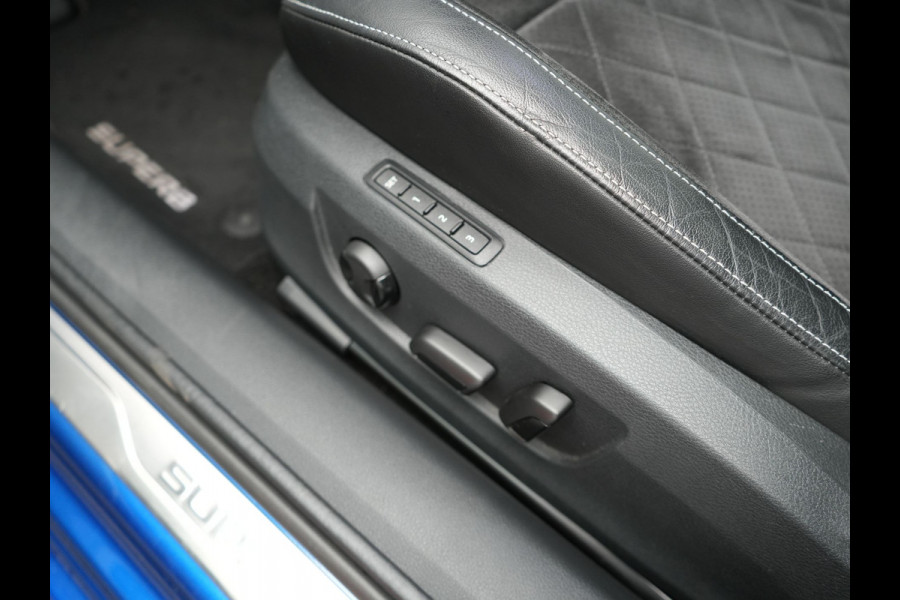 Škoda Superb Combi 1.4 TSI iV Sportline Business Plug In Hybrid 218pk PHEV | Panodak | Trekhaak af Fabriek | Alcantara Sportstoelen Memory | Adaptive Cruise | Crystal LED | Sfeerverlichting | Virtual | Navigatie | Apple Carplay | Stoelverwarming | DAB |