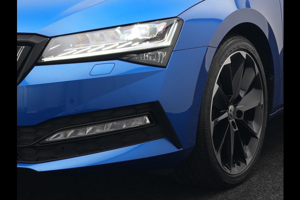 Škoda Superb Combi 1.4 TSI iV Sportline Business Plug In Hybrid 218pk PHEV | Panodak | Trekhaak af Fabriek | Alcantara Sportstoelen Memory | Adaptive Cruise | Crystal LED | Sfeerverlichting | Virtual | Navigatie | Apple Carplay | Stoelverwarming | DAB |