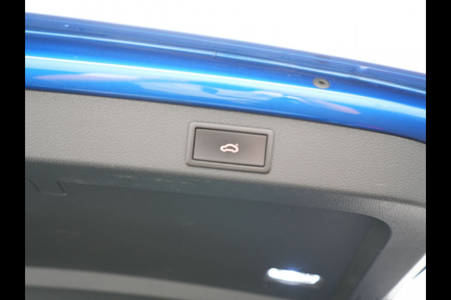 Škoda Superb Combi 1.4 TSI iV Sportline Business Plug In Hybrid 218pk PHEV | Panodak | Trekhaak af Fabriek | Alcantara Sportstoelen Memory | Adaptive Cruise | Crystal LED | Sfeerverlichting | Virtual | Navigatie | Apple Carplay | Stoelverwarming | DAB |