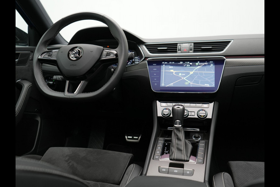 Škoda Superb Combi 1.4 TSI iV Sportline Business Plug In Hybrid 218pk PHEV | Panodak | Trekhaak af Fabriek | Alcantara Sportstoelen Memory | Adaptive Cruise | Crystal LED | Sfeerverlichting | Virtual | Navigatie | Apple Carplay | Stoelverwarming | DAB |