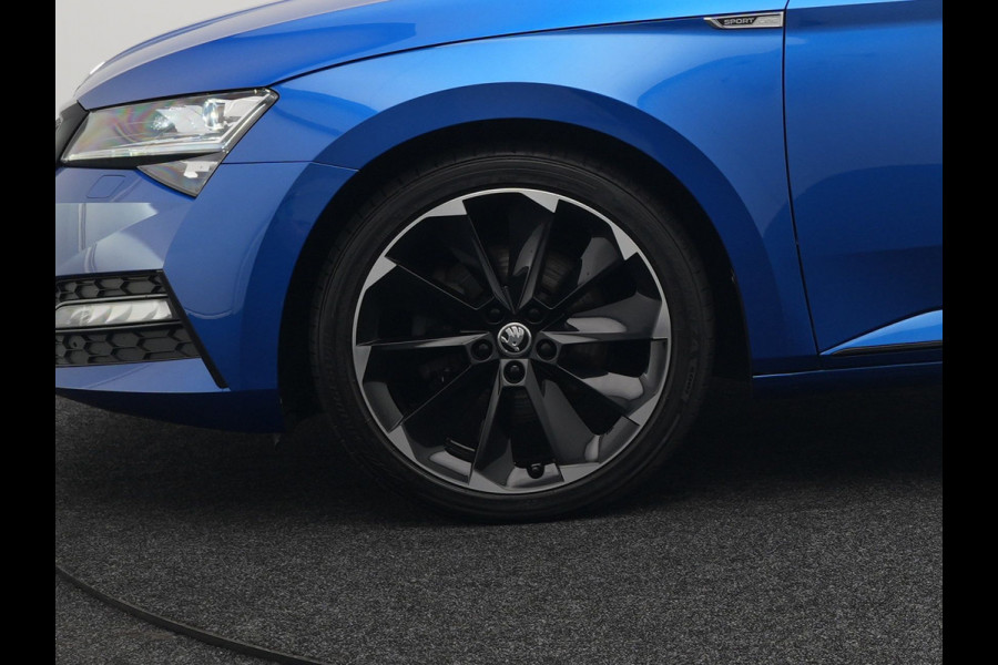 Škoda Superb Combi 1.4 TSI iV Sportline Business Plug In Hybrid 218pk PHEV | Panodak | Trekhaak af Fabriek | Alcantara Sportstoelen Memory | Adaptive Cruise | Crystal LED | Sfeerverlichting | Virtual | Navigatie | Apple Carplay | Stoelverwarming | DAB |