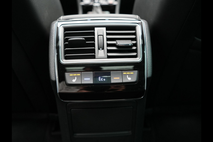Škoda Superb Combi 1.4 TSI iV Sportline Business Plug In Hybrid 218pk PHEV | Panodak | Trekhaak af Fabriek | Alcantara Sportstoelen Memory | Adaptive Cruise | Crystal LED | Sfeerverlichting | Virtual | Navigatie | Apple Carplay | Stoelverwarming | DAB |