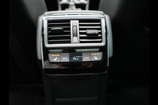 Škoda Superb Combi 1.4 TSI iV Sportline Business Plug In Hybrid 218pk PHEV | Panodak | Trekhaak af Fabriek | Alcantara Sportstoelen Memory | Adaptive Cruise | Crystal LED | Sfeerverlichting | Virtual | Navigatie | Apple Carplay | Stoelverwarming | DAB |