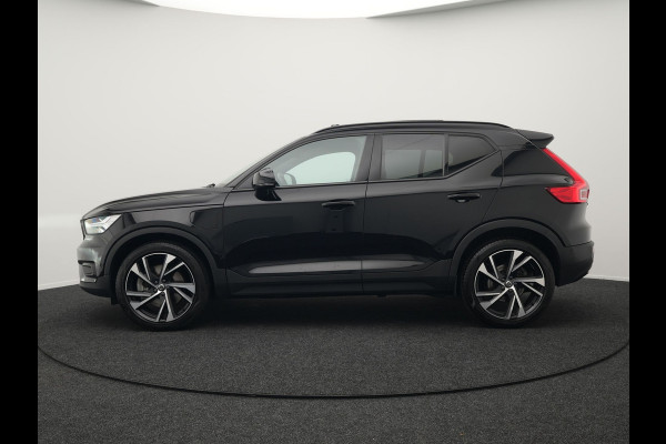 Volvo XC40 T5 Recharge R-Design Plug In Hybrid 261pk Dealer O.H. PHEV | Panodak | Alcantara Sportstoelen Memory | Adaptive Cruise | Harman Kardon | Pilot Assist | 360 Camera | Navigatie | L.M. 20" | Apple Carplay | DAB |