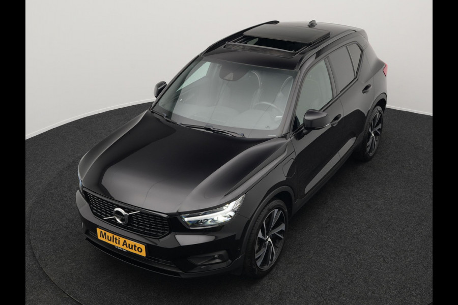 Volvo XC40 T5 Recharge R-Design Plug In Hybrid 261pk Dealer O.H. PHEV | Panodak | Alcantara Sportstoelen Memory | Adaptive Cruise | Harman Kardon | Pilot Assist | 360 Camera | Navigatie | L.M. 20" | Apple Carplay | DAB |