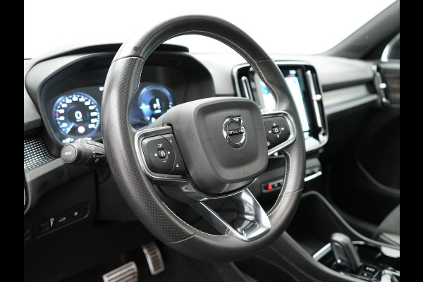 Volvo XC40 T5 Recharge R-Design Plug In Hybrid 261pk Dealer O.H. PHEV | Panodak | Alcantara Sportstoelen Memory | Adaptive Cruise | Harman Kardon | Pilot Assist | 360 Camera | Navigatie | L.M. 20" | Apple Carplay | DAB |