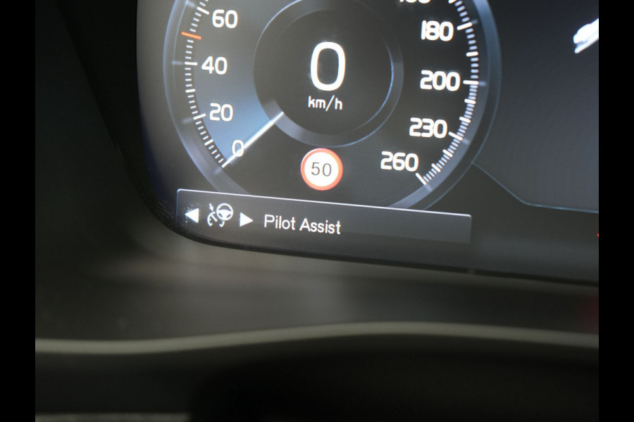 Volvo XC40 T5 Recharge R-Design Plug In Hybrid 261pk Dealer O.H. PHEV | Panodak | Alcantara Sportstoelen Memory | Adaptive Cruise | Harman Kardon | Pilot Assist | 360 Camera | Navigatie | L.M. 20" | Apple Carplay | DAB |