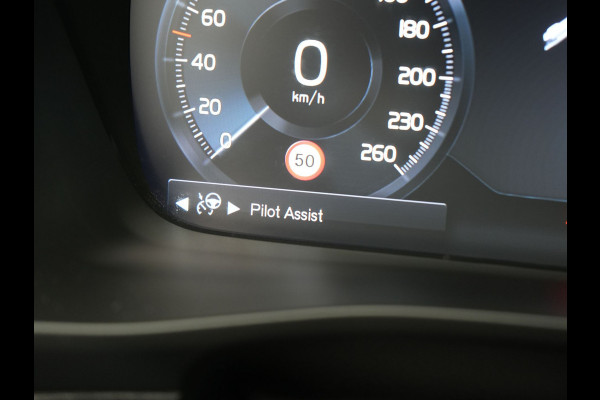 Volvo XC40 T5 Recharge R-Design Plug In Hybrid 261pk Dealer O.H. PHEV | Panodak | Alcantara Sportstoelen Memory | Adaptive Cruise | Harman Kardon | Pilot Assist | 360 Camera | Navigatie | L.M. 20" | Apple Carplay | DAB |