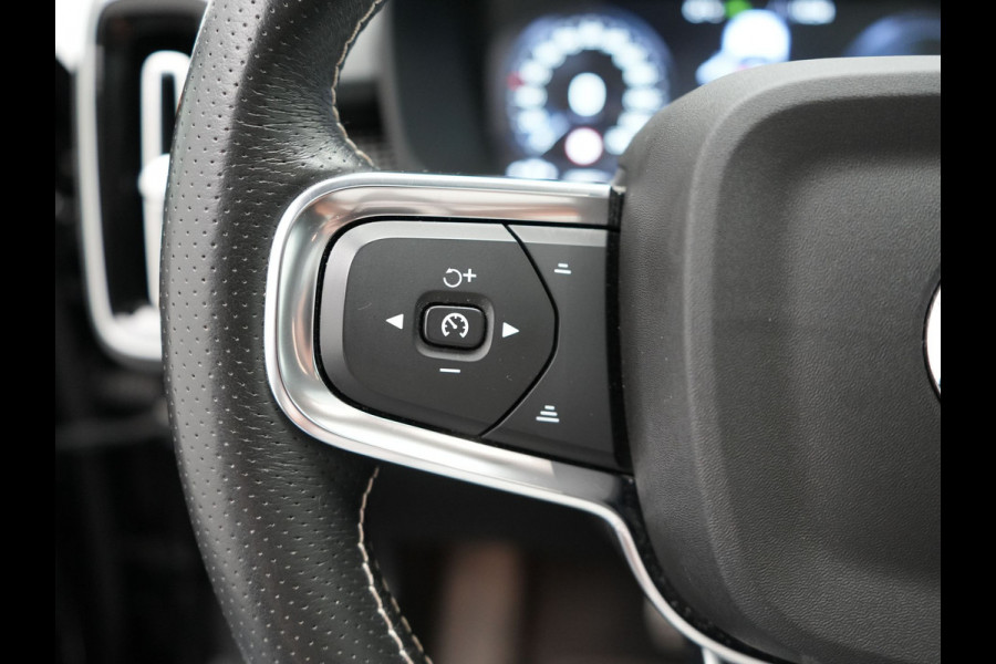 Volvo XC40 T5 Recharge R-Design Plug In Hybrid 261pk Dealer O.H. PHEV | Panodak | Alcantara Sportstoelen Memory | Adaptive Cruise | Harman Kardon | Pilot Assist | 360 Camera | Navigatie | L.M. 20" | Apple Carplay | DAB |
