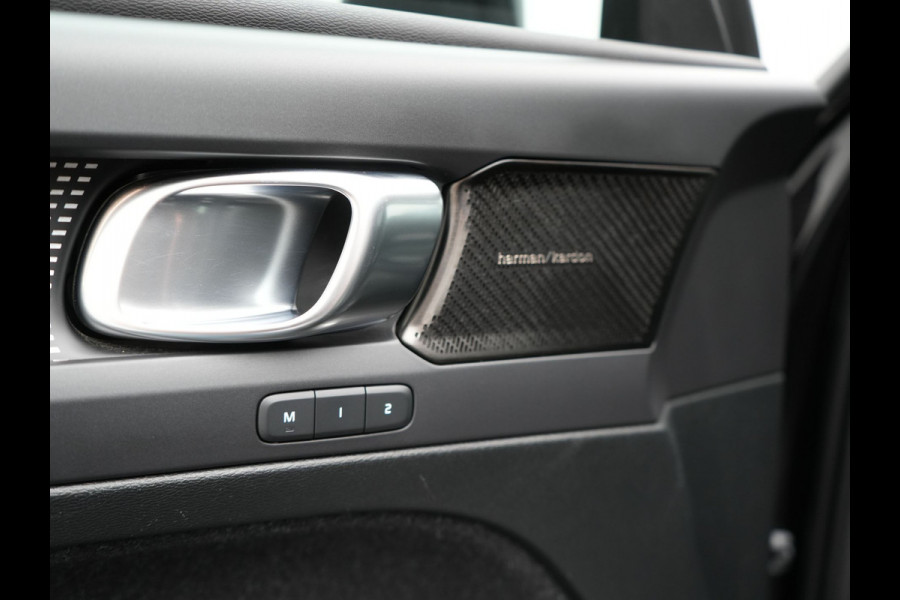 Volvo XC40 T5 Recharge R-Design Plug In Hybrid 261pk Dealer O.H. PHEV | Panodak | Alcantara Sportstoelen Memory | Adaptive Cruise | Harman Kardon | Pilot Assist | 360 Camera | Navigatie | L.M. 20" | Apple Carplay | DAB |