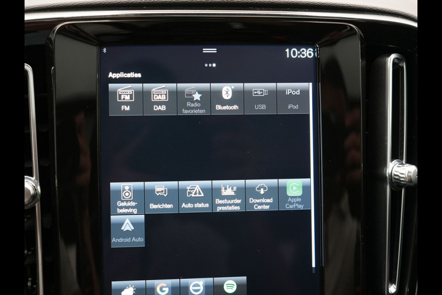 Volvo XC40 T5 Recharge R-Design Plug In Hybrid 261pk Dealer O.H. PHEV | Panodak | Alcantara Sportstoelen Memory | Adaptive Cruise | Harman Kardon | Pilot Assist | 360 Camera | Navigatie | L.M. 20" | Apple Carplay | DAB |