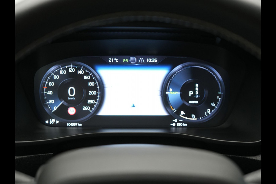 Volvo XC40 T5 Recharge R-Design Plug In Hybrid 261pk Dealer O.H. PHEV | Panodak | Alcantara Sportstoelen Memory | Adaptive Cruise | Harman Kardon | Pilot Assist | 360 Camera | Navigatie | L.M. 20" | Apple Carplay | DAB |
