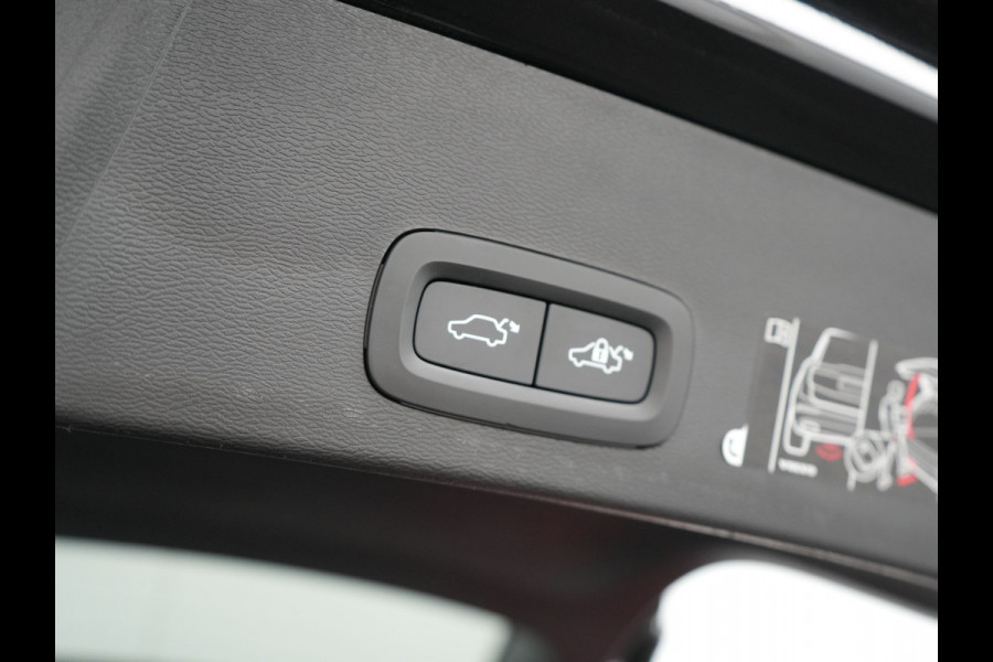 Volvo XC40 T5 Recharge R-Design Plug In Hybrid 261pk Dealer O.H. PHEV | Panodak | Alcantara Sportstoelen Memory | Adaptive Cruise | Harman Kardon | Pilot Assist | 360 Camera | Navigatie | L.M. 20" | Apple Carplay | DAB |