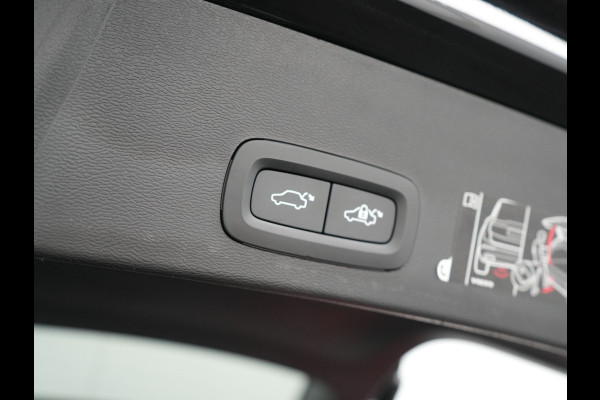 Volvo XC40 T5 Recharge R-Design Plug In Hybrid 261pk Dealer O.H. PHEV | Panodak | Alcantara Sportstoelen Memory | Adaptive Cruise | Harman Kardon | Pilot Assist | 360 Camera | Navigatie | L.M. 20" | Apple Carplay | DAB |